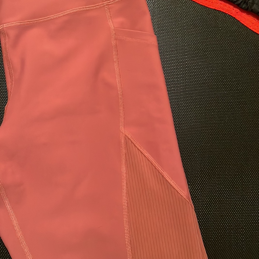 Rose colored Old Navy leggings - Picture 5 of 5